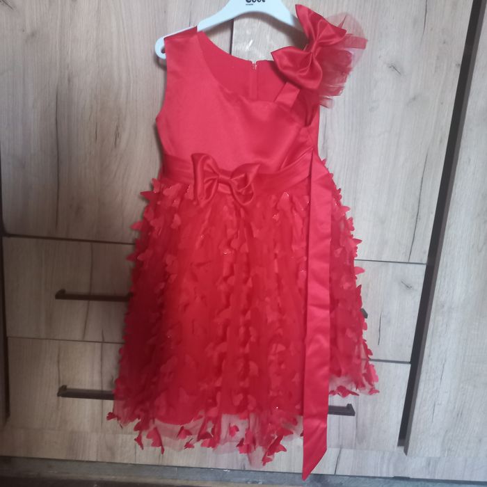 Продам детское платье для торжеств