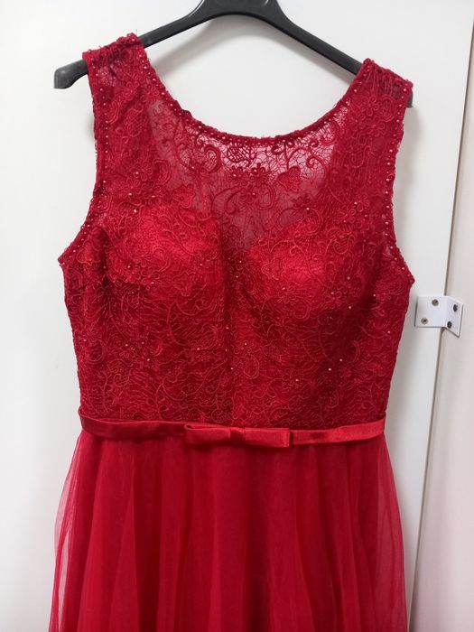 Червена официална рокля