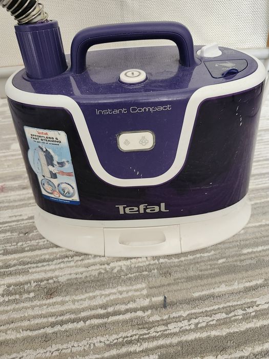 Продаю вертикальный отпариватель Tefal