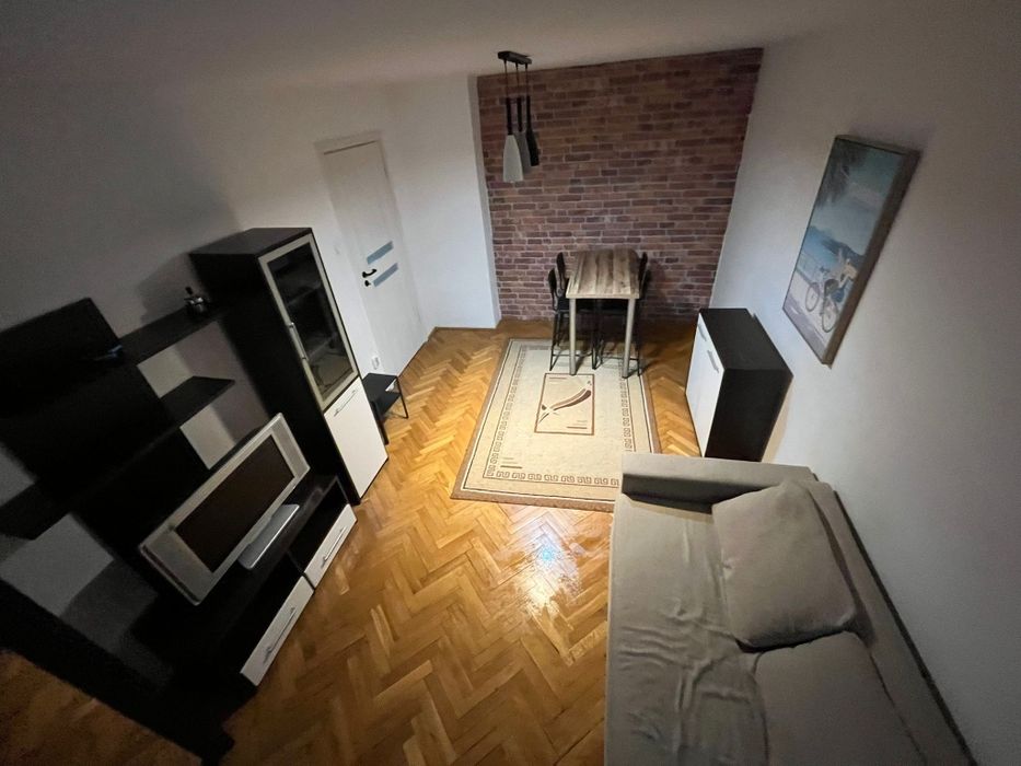 inchiriez ap 1 camera Rogerius, mobilat, utilat, 240 eur/luna