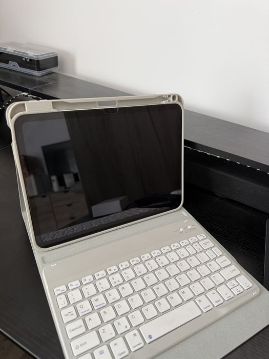 IPAD A16 NOU 100% santate tastatura cu husa inclus