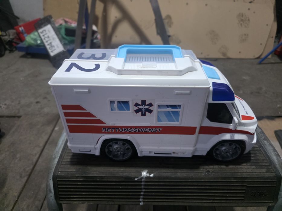Vand 2 masinute de colectie