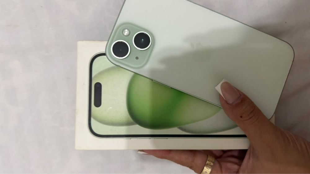 iPhone 15 128гб телефон
