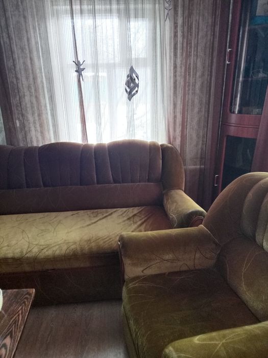 Продам диван и кресло.