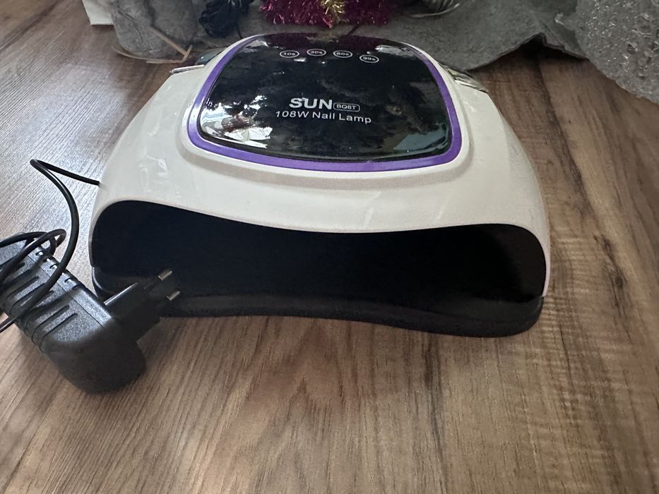 UV/LED лампа за нокти