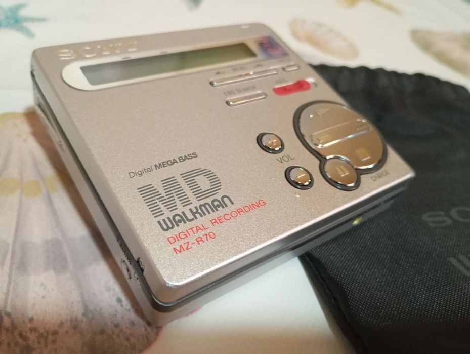 Sony MZ-R70 mini disc walkman