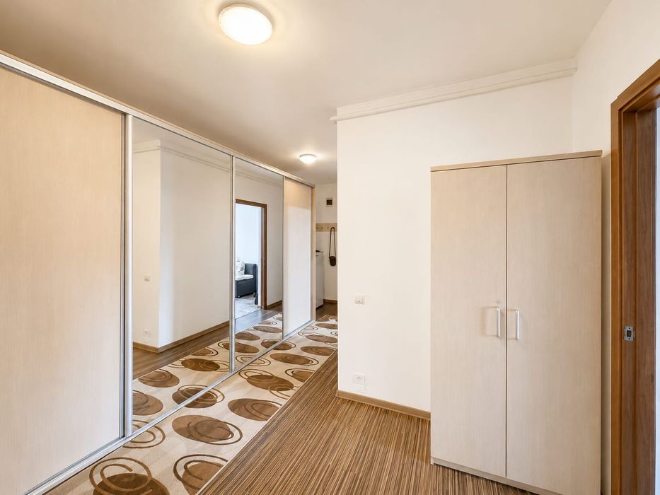 Închiriez apartament