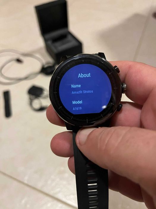 Продавам смарт часовник Amazfit Stratos 2