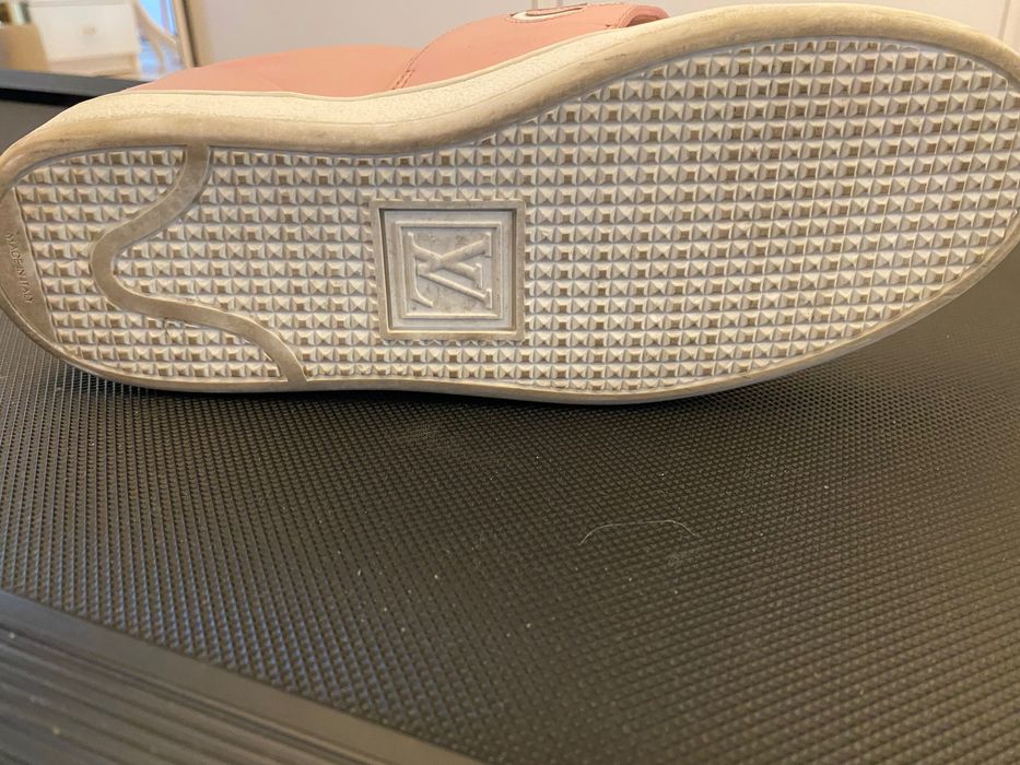LV snickers pink