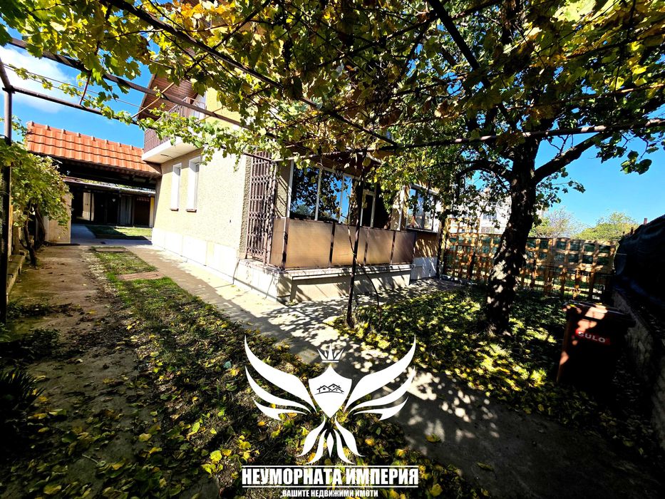 Под наем двуетажна къща с постройки 210РЗП с 1101кв. двор с.Тополово