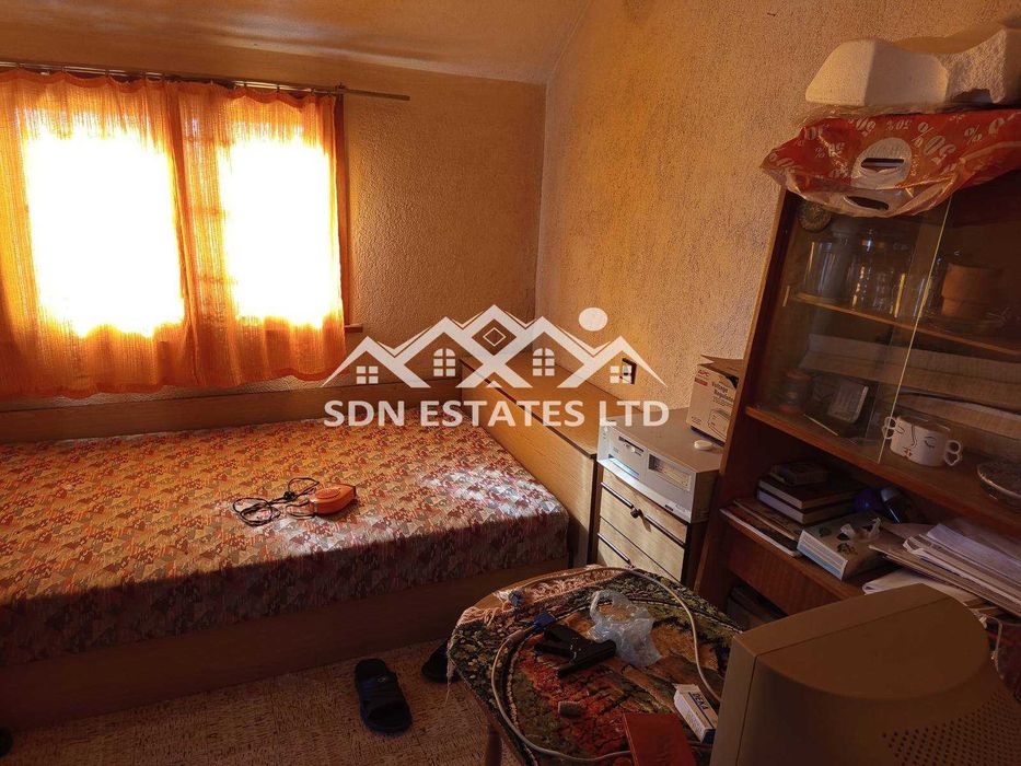 Продава монолитна къща в село Средногорово