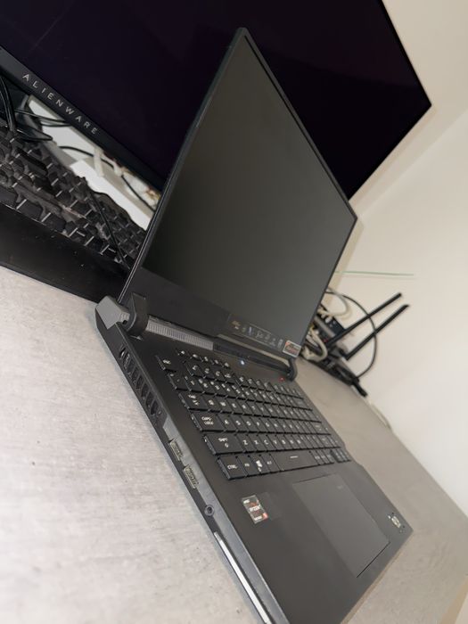 Asus ROG strix scar 15 G533QR-HF009 -Ryzen 9 5900HX/32GB RAM/RTX 3070