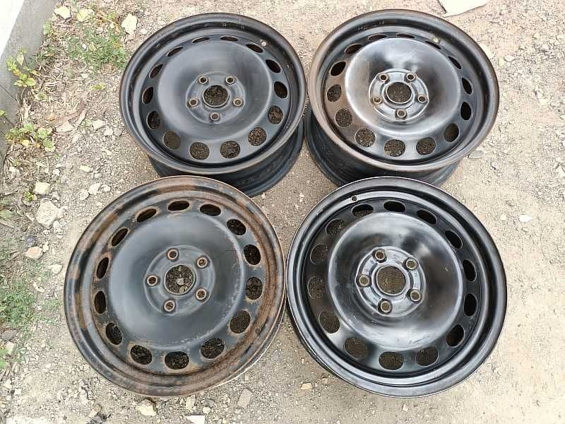 Продам оригинальные металлические диски на Audi 100.