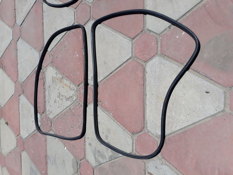 В продаже дверные уплотнители бмв е34