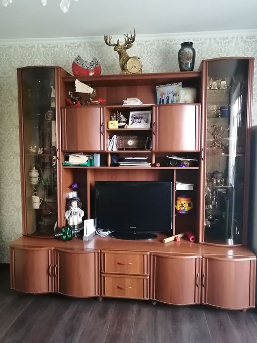 Продам стенку вместе телевизором