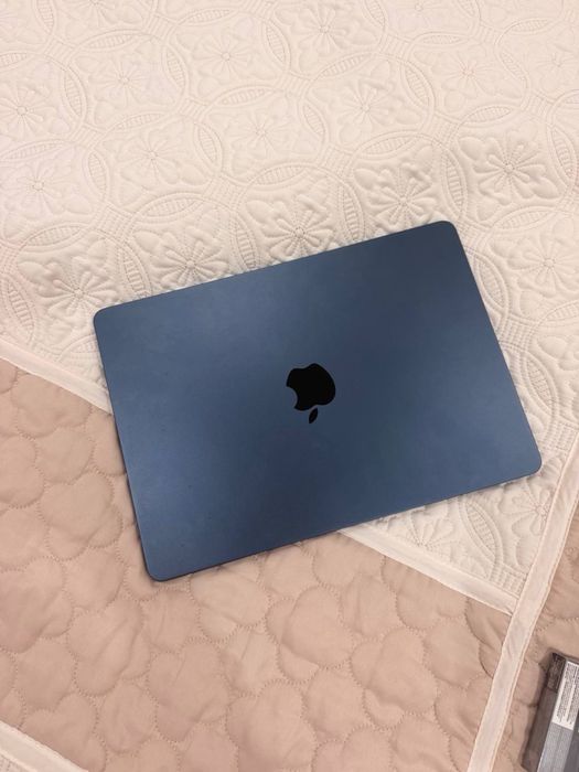 Продам Macbook Air m2 256gb EAC