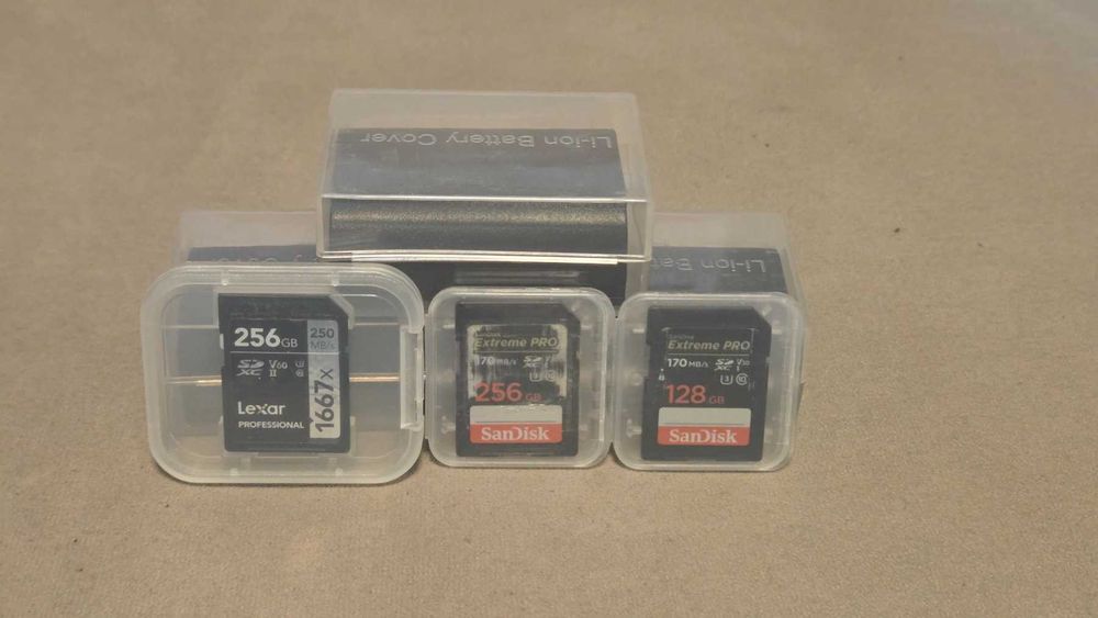 Canon EOS R + 4 батерии + 3 SD карти