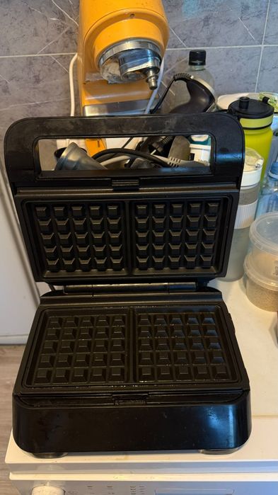 Продам вафельницу Delonghi