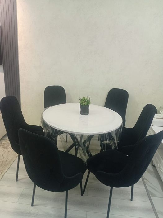 Стулья и стол новые