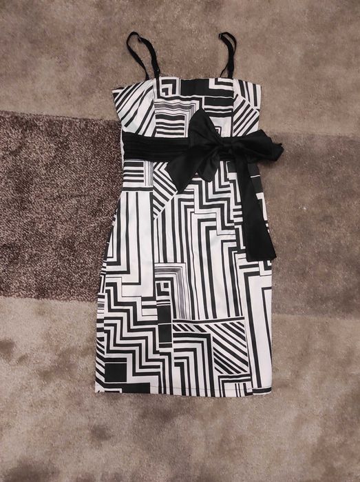 Рокля с панделка за повод