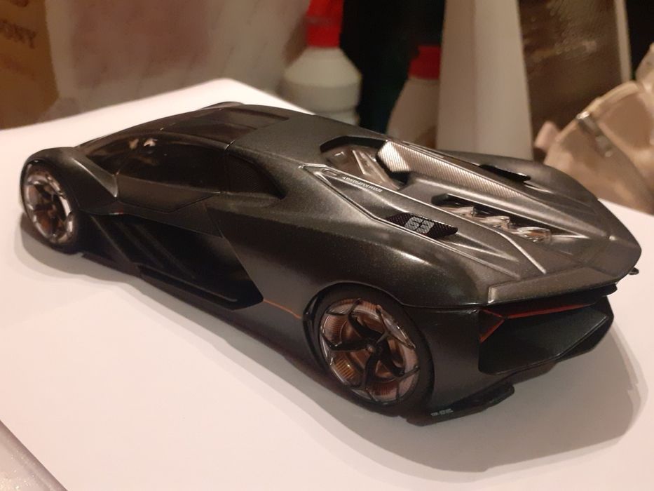 Machete 1/24 - Ford Mustang, Audi R8 Welly, Lamborghini