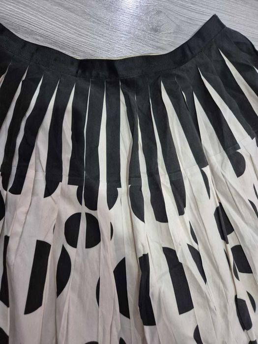 Fusta plisata alb-negru