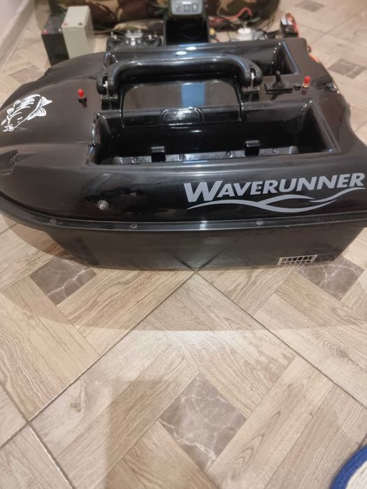 Лодка за захранка Waverunner MK4 с Toslon TF640