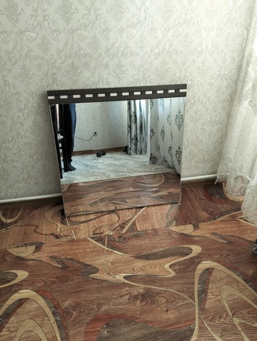 Продам зеркало настенное 1м*1м