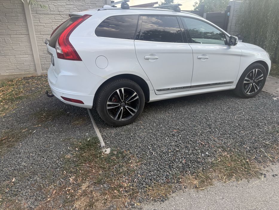 Volvo XC60 D5 AWD Geartronic | 220 CP | 2016 | Premium | Panoramic | Piele | ACC