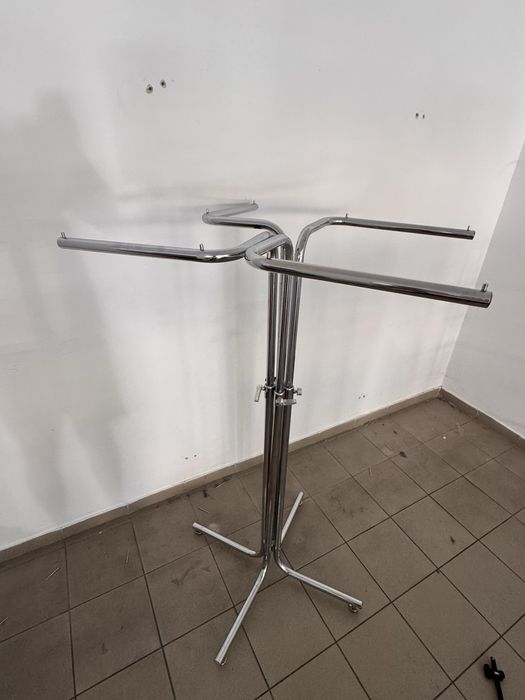 Mobilier magazin second-hand stendere,umerase,busturi