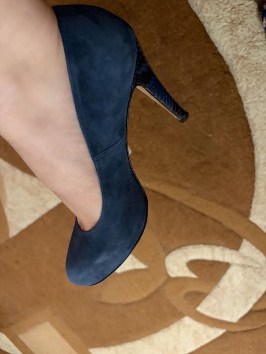 Pantofi albastri din piele intoarsa