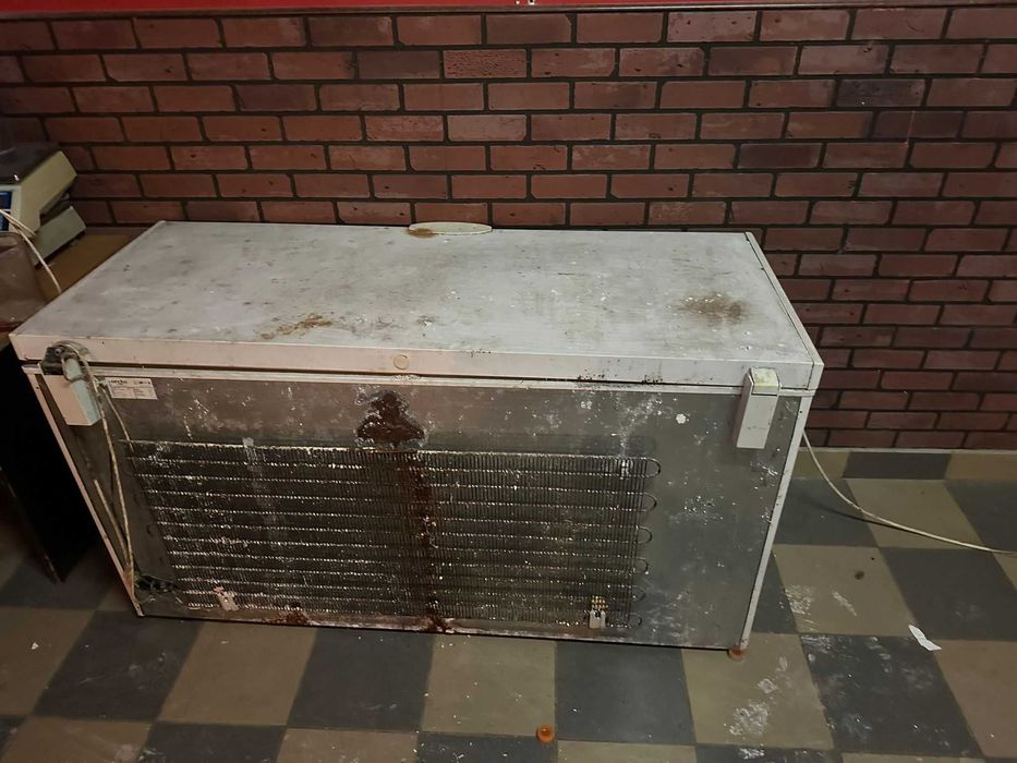 Vând lăzi frigorifice și echipamente de brutărie