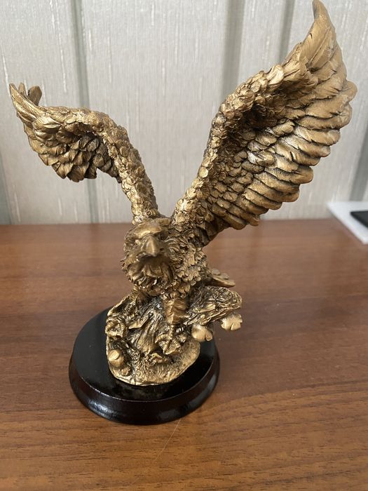 Продаются сувениры, различной тематики