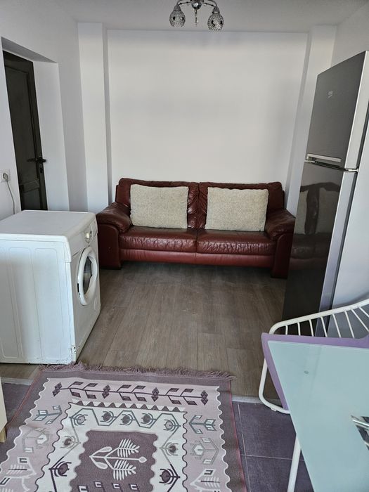 Închiriez apartament