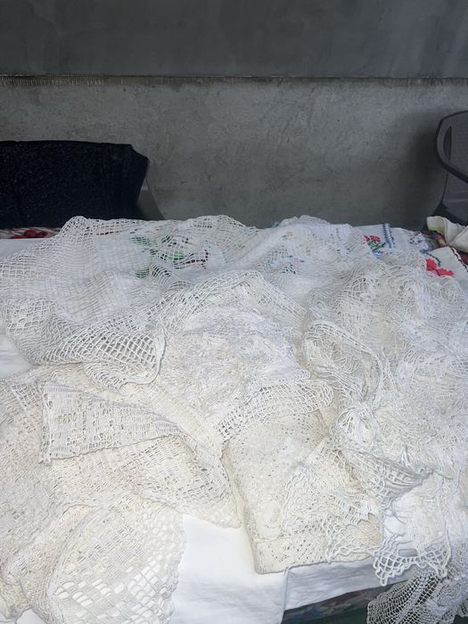 Vand fețe de masa,ștergaruri si altele lucruri vechi