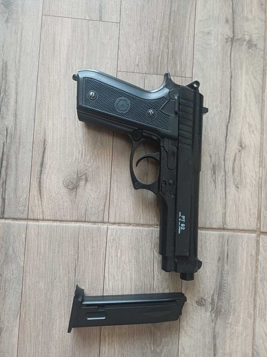 Airsoft пистолет с топчета