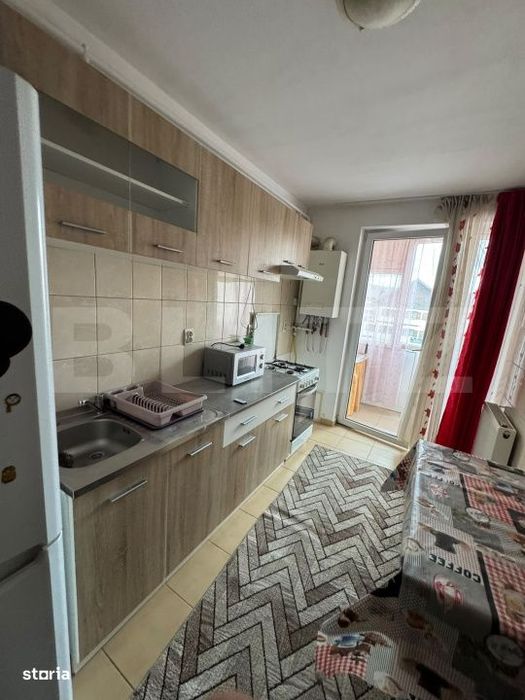Apartament o camera,  40 mp, decomandat, zona Porii