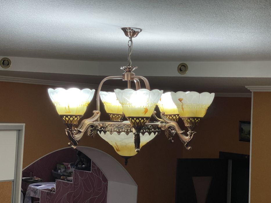 Люстры на разные комнаты