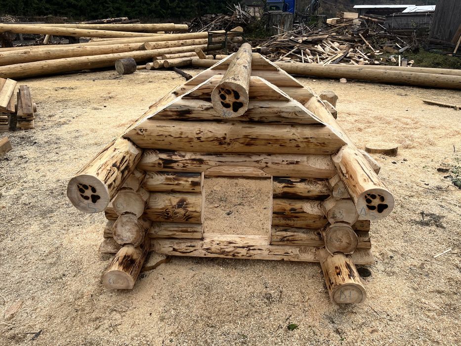 Cusca de caine din lemn rotund