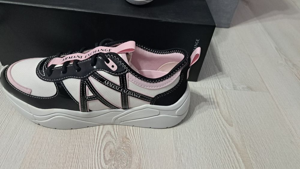 Чисто нови маратонки Armani Exchange