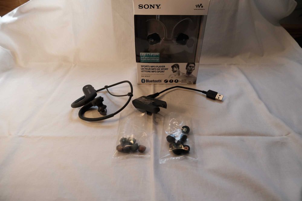 MP3 Player sport Sony Walkman NWWS623B, 4GB, rezistent la apa, gri