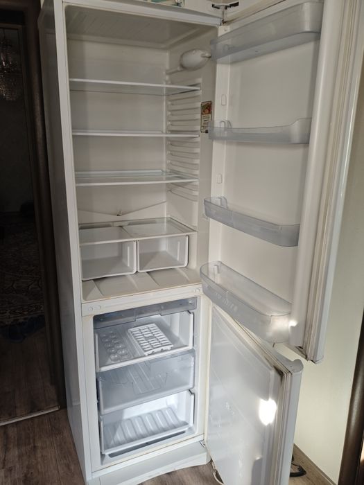 Продам холодильник Indesit, г. Алматы