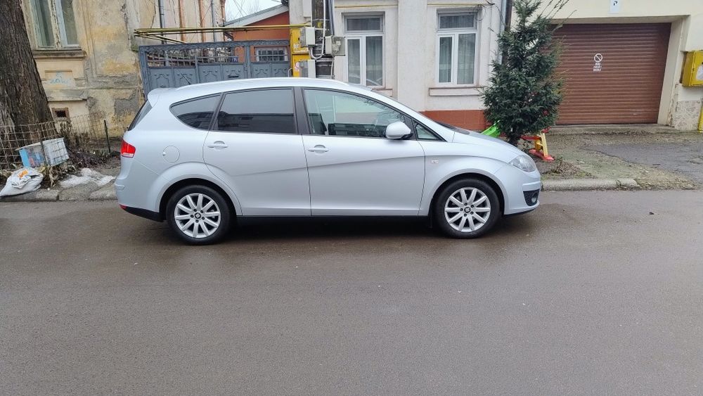 Vând sau schimb Seat altea xl cu Logan după 2013
