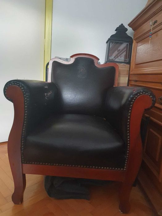 Fotoliu lemn masiv, vechime aproximativ 100 ani, in stare bună