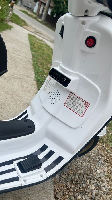 Motocicletă electrică (scuter) pentru copii Vespa Sprint (Licențiată Piaggio)