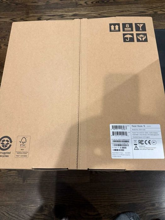 Razer Blade 16 RZ09-0528 16" 240Hz OLED Ryzen AI 9 RTX 5090 64GB 4TB