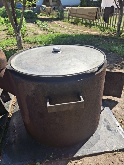 Продам казаны с ошаком и титан