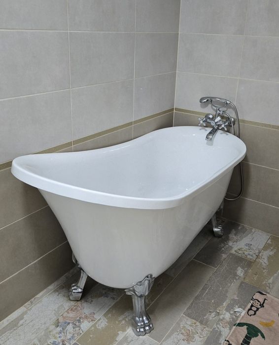 Cada freestanding ovala