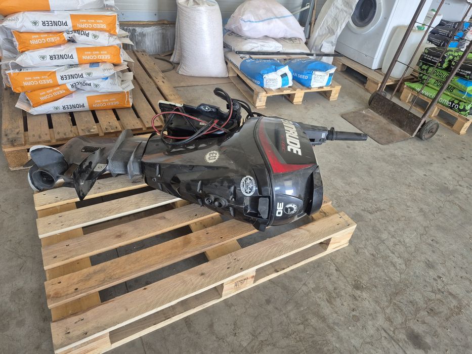 Motor evinrude 2016 e-tec 30 cp defect