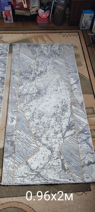 Продам палас 2х3 и дорожки